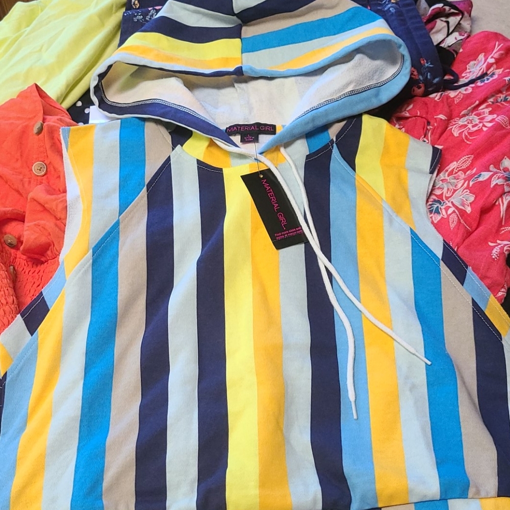 Juniors Reseller Not So Mystery Box - Picture 4 of 8